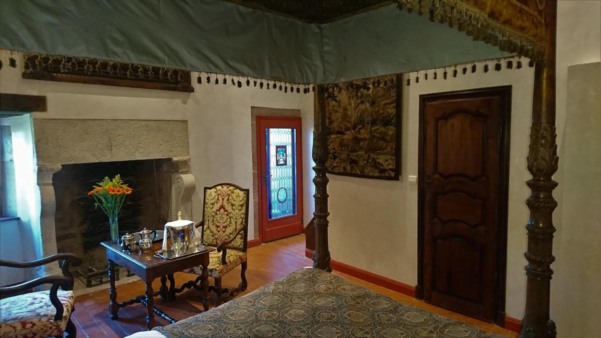 Chateau La Servayrie - Chambre D'Hotes Marcillac-Vallon Værelse billede
